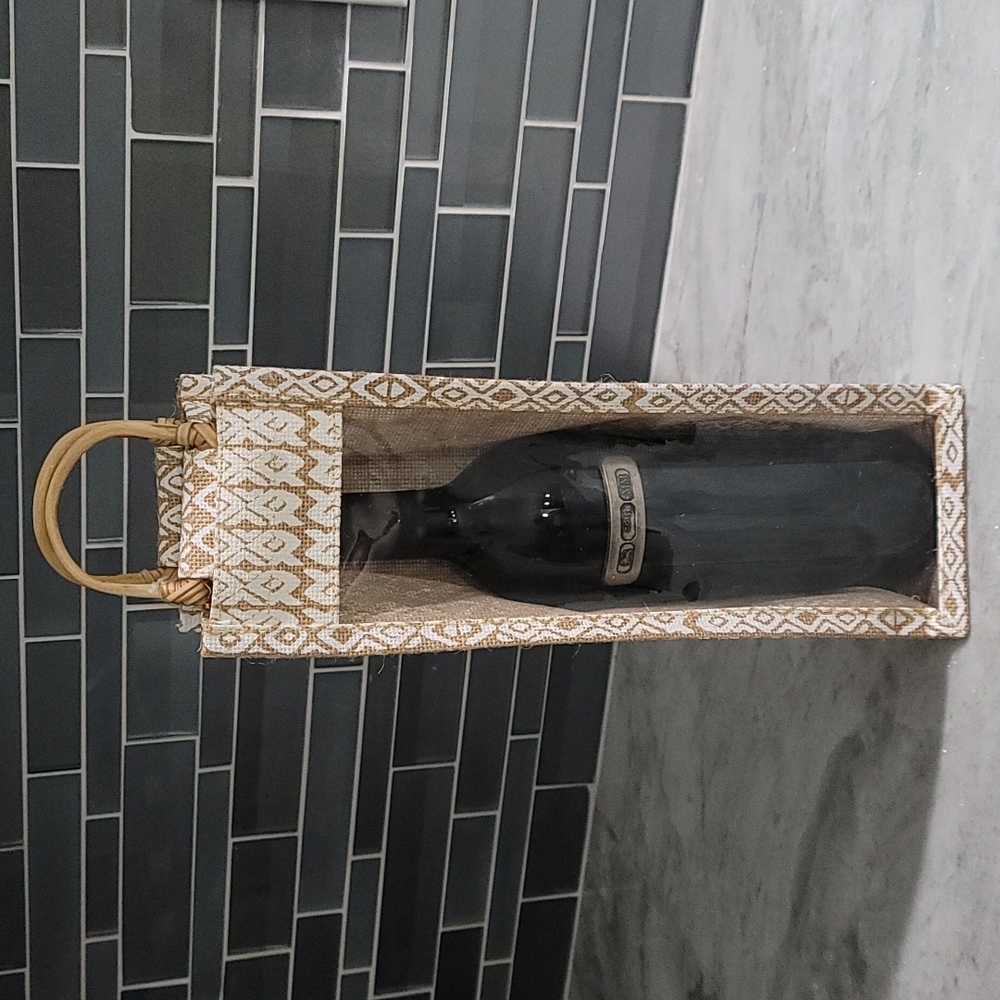 Manaola White and Beige Wine Bag